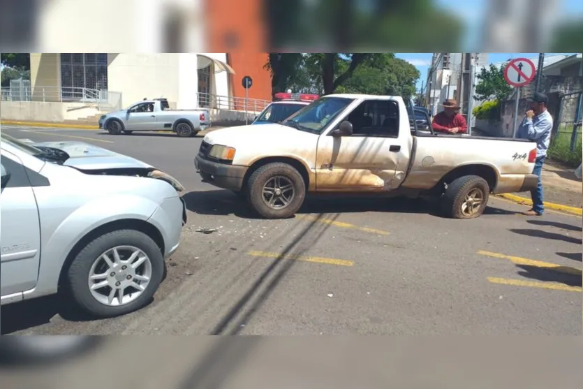Duas pessoas ficam feridas em acidente na Rua João Cândido