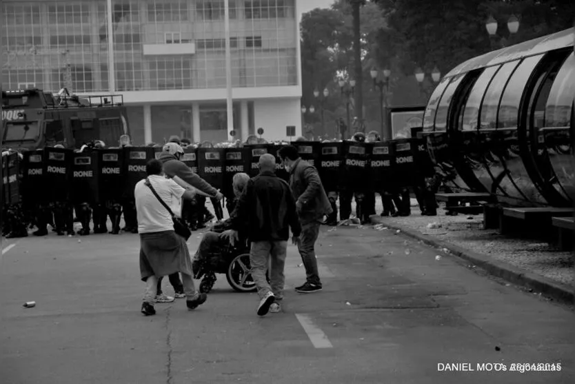 Educação para atividades no Estado e faz manifestação