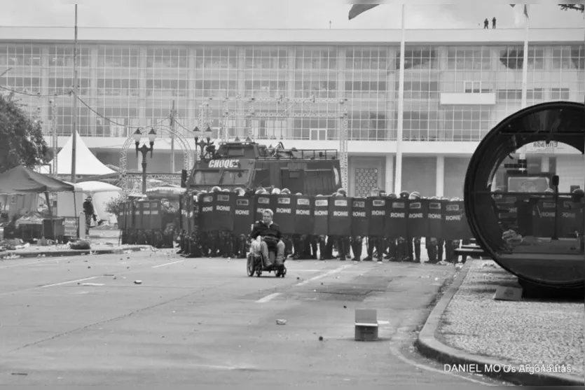 Educação para atividades no Estado e faz manifestação