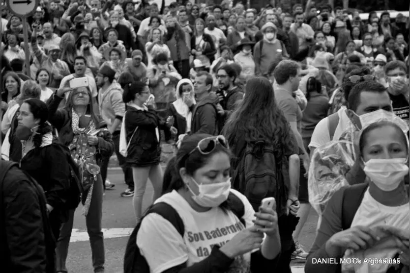 Educação para atividades no Estado e faz manifestação