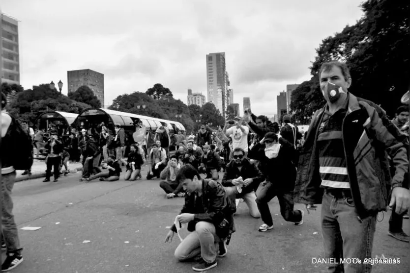 Educação para atividades no Estado e faz manifestação