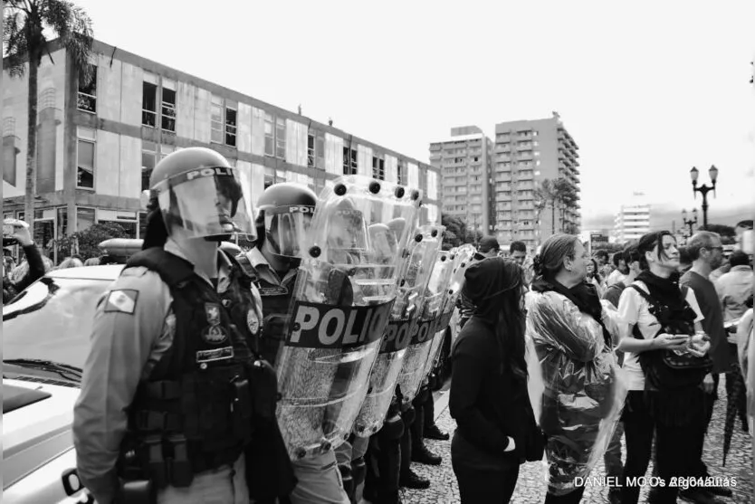 Educação para atividades no Estado e faz manifestação