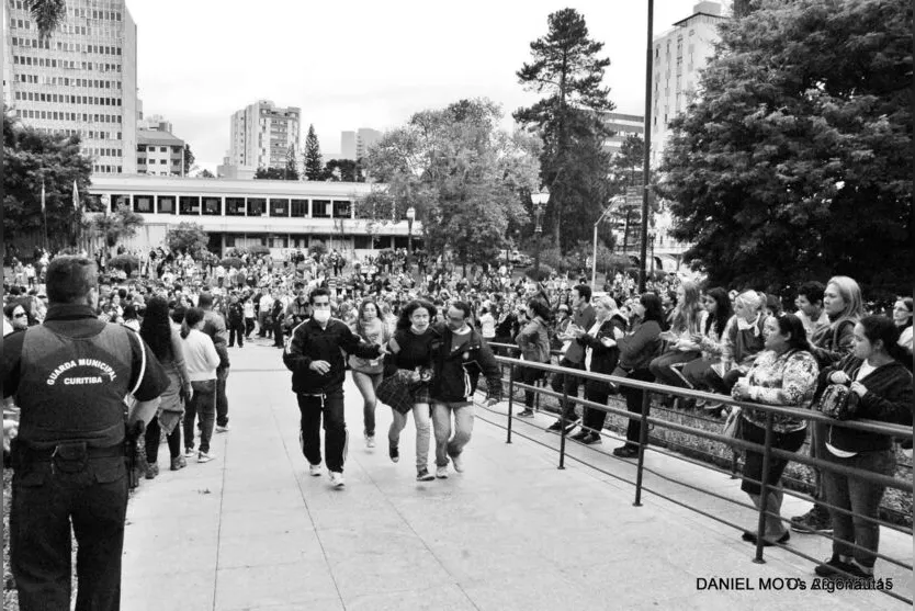 Educação para atividades no Estado e faz manifestação