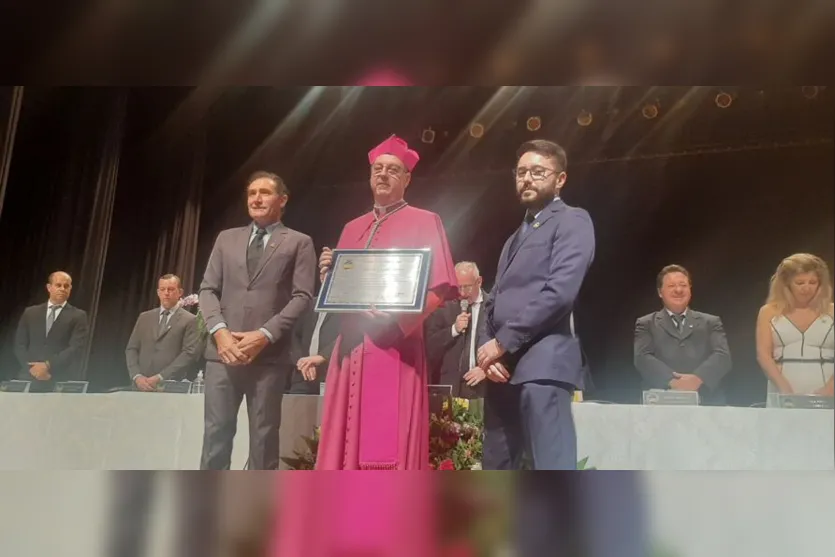 "Eu amo Apucarana", diz Bispo ao receber Título de Cidadão Honorário