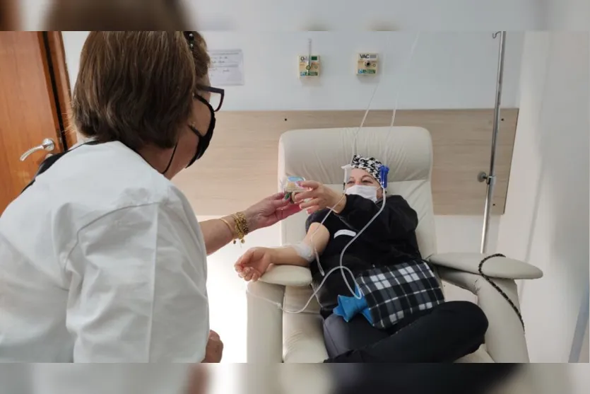 Ex-pacientes fazem café para pessoas em tratamento de câncer