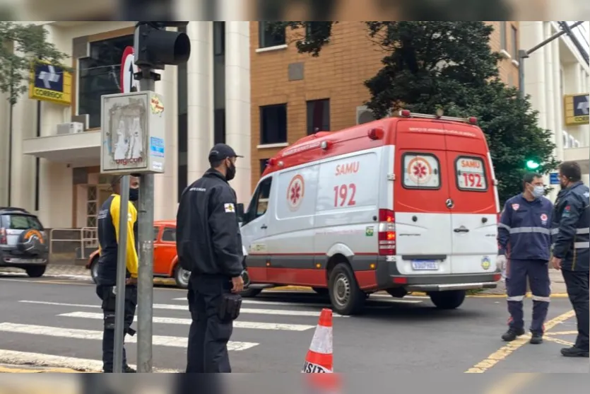 Idosa é atropelada ao atravessar rua no centro de Apucarana