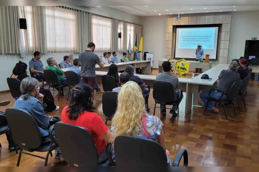 Ivaiporã lança projeto Mais Mel e debate implantação de associação