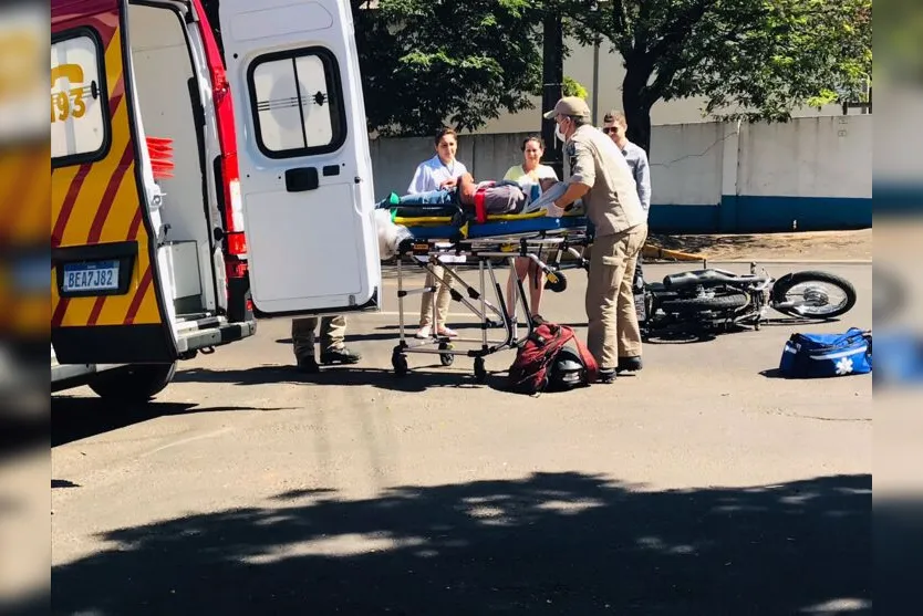 Jovem fica ferido após acidente em avenida de Apucarana