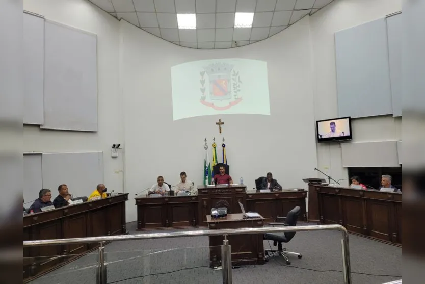 Julgamento de vereador preso lota a Câmara de Arapongas
