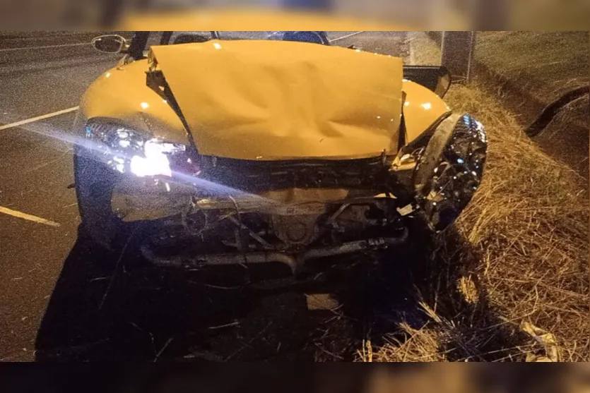 Motorista abandona Porsche após colisão traseira na BR-369