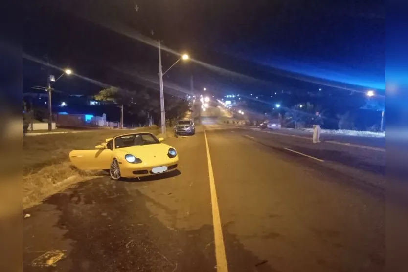 Motorista abandona Porsche após colisão traseira na BR-369