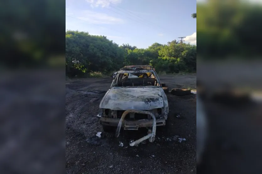 Motorista coloca fogo em caminhonete e foge pela PR-444
