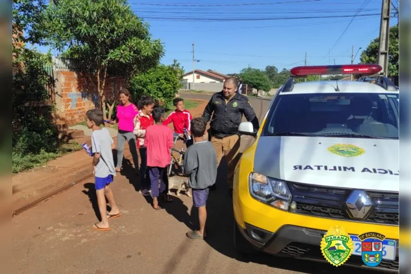 PM de Apucarana entrega chocolate para crianças