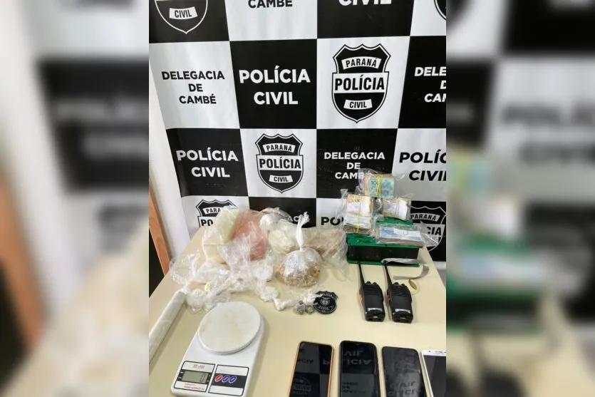 Polícia apreende drogas e até 'caneta-revólver' no Paraná