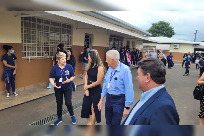 Prefeito e Luciana Massa visitam o Projeto Crescer