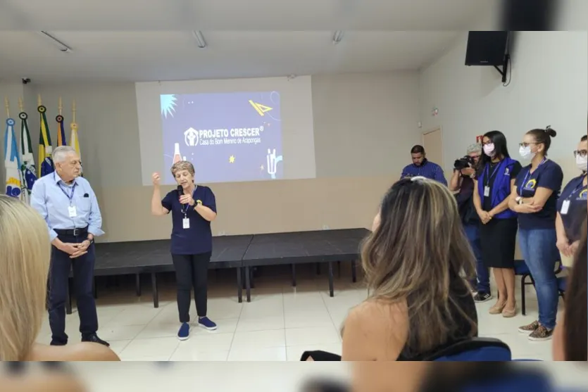 Prefeito e Luciana Massa visitam o Projeto Crescer
