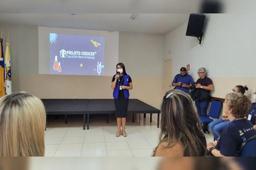 Prefeito e Luciana Massa visitam o Projeto Crescer