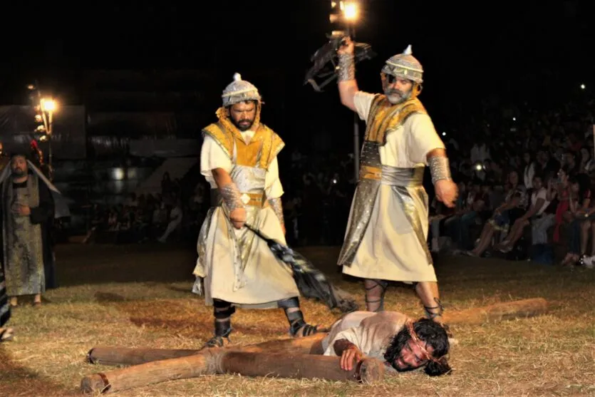 Público lota espetáculo 'Paixão de Cristo' de Arapongas