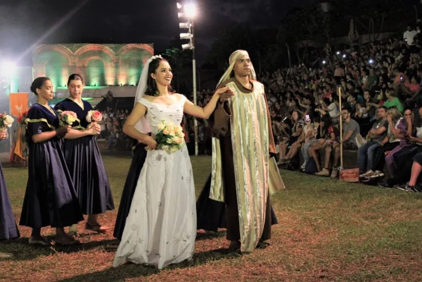 Público lota espetáculo 'Paixão de Cristo' de Arapongas