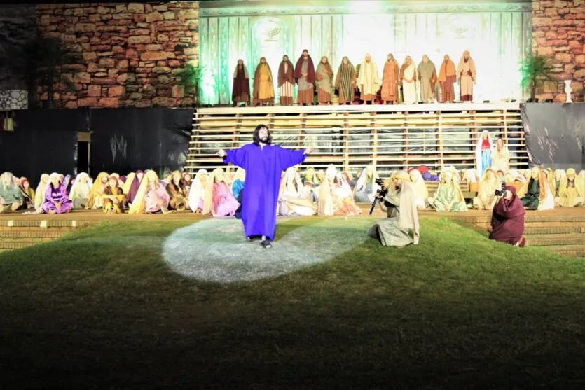 Público lota espetáculo 'Paixão de Cristo' de Arapongas
