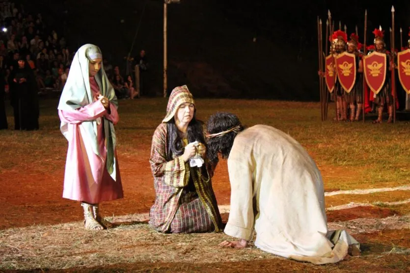 Público lota espetáculo 'Paixão de Cristo' de Arapongas
