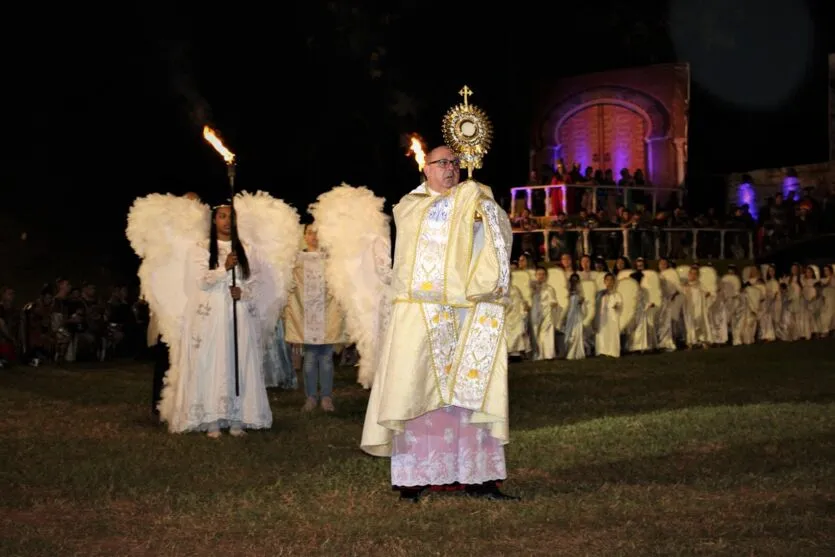 Público lota espetáculo 'Paixão de Cristo' de Arapongas