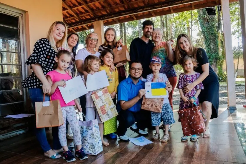 Refugiados ucranianos recebem cartas de estudantes