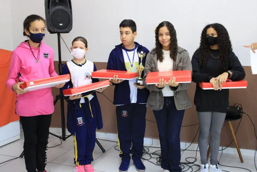 Robótica: Arapongas lança versão especial de montagem