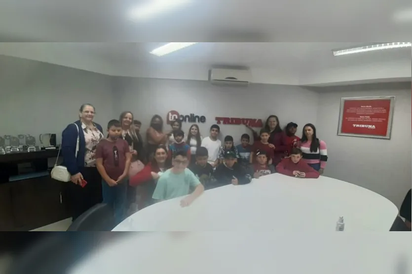 Alunos de Kaloré visitam redação do Jornal Tribuna do Norte