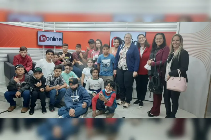 Alunos de Kaloré visitam redação do Jornal Tribuna do Norte