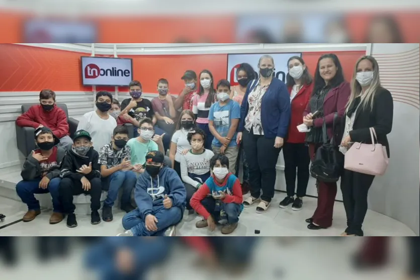 Alunos de Kaloré visitam redação do Jornal Tribuna do Norte