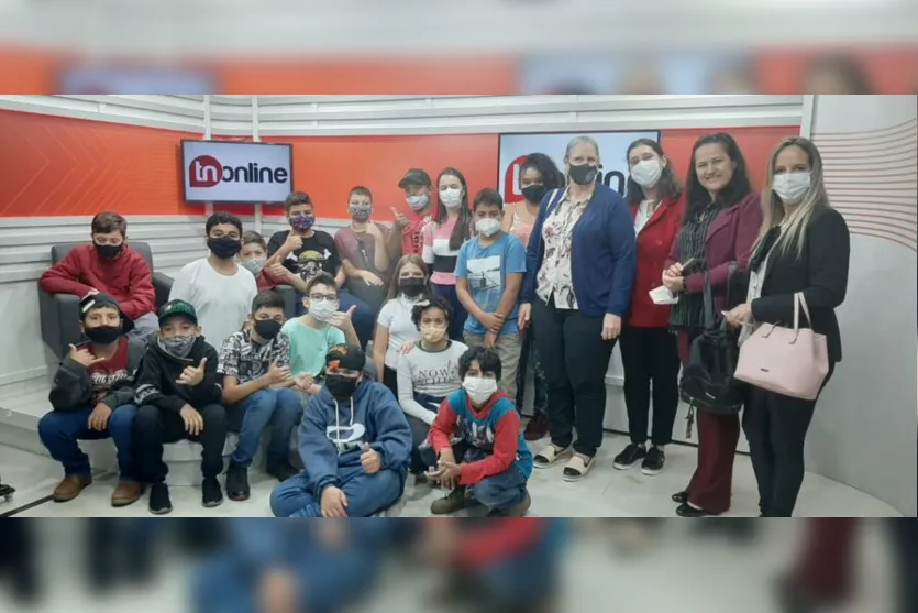 Alunos de Kaloré visitam redação do Jornal Tribuna do Norte