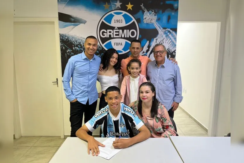 Apucaranense assina contrato de 3 anos com o Grêmio