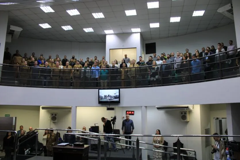 Arapongas homenageia oficial da PM com titulo honorário