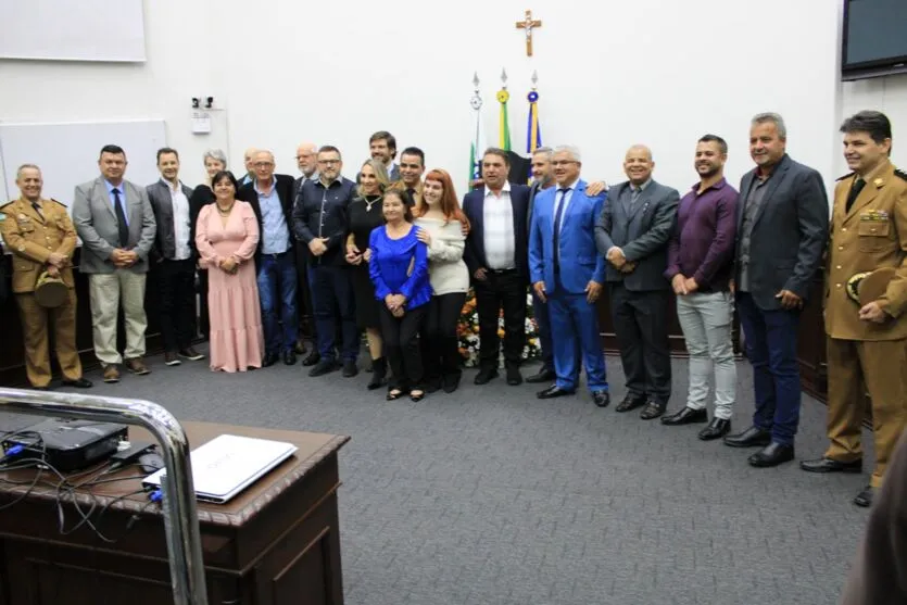 Arapongas homenageia oficial da PM com titulo honorário