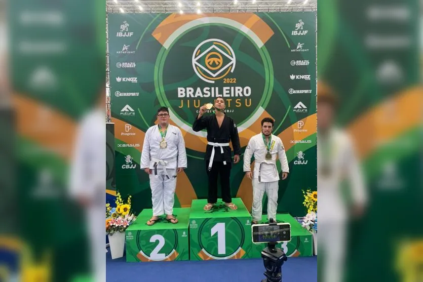 Araponguense é destaque em torneio nacional de jiu-jitsu