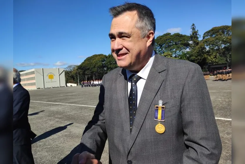 Beto Preto é condecorado com a medalha Coronel Sarmento