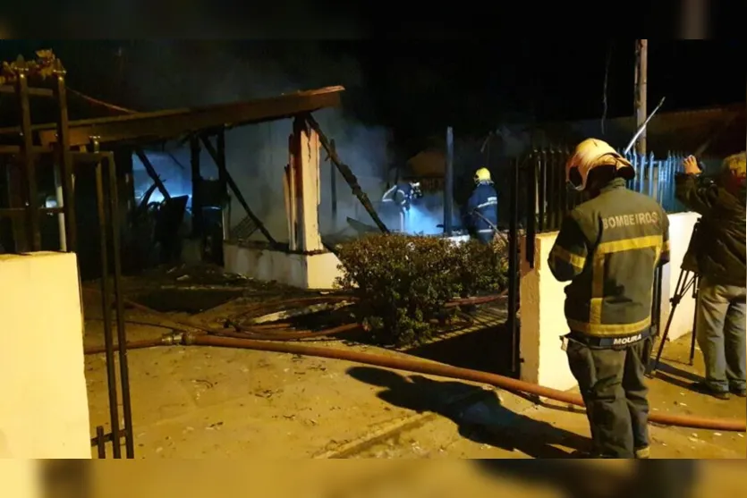 Bombeiros confirmam morte em incêndio no Pirapó; assista