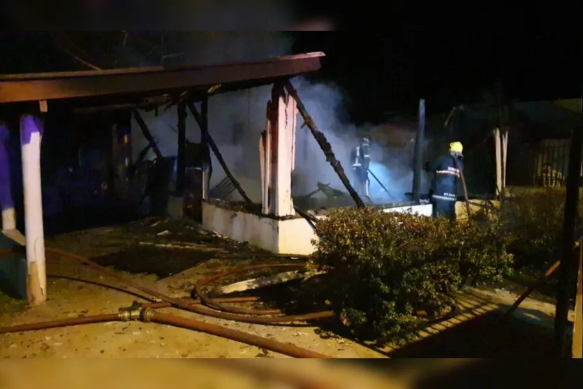 Bombeiros confirmam morte em incêndio no Pirapó; assista