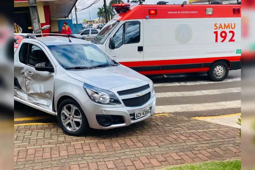 Câmera flagra batida entre carros na Avenida Minas Gerais