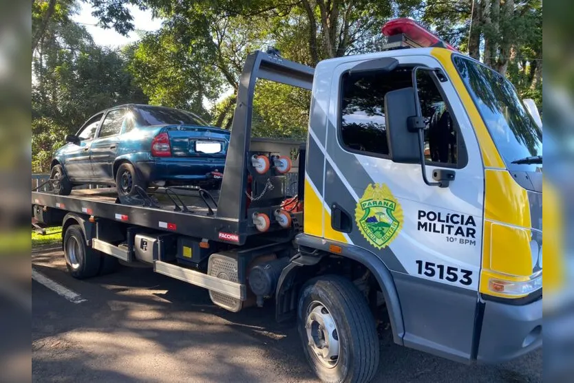 Carro furtado é encontrado sem peças em Apucarana