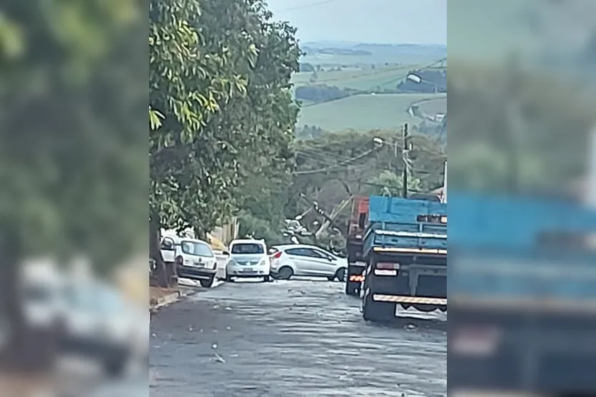 Chuva provoca destelhamentos e queda de árvores em Apucarana