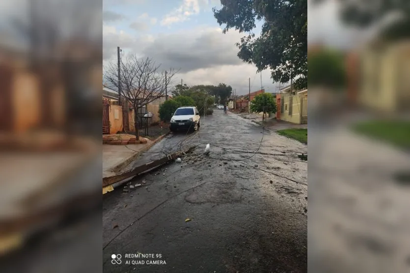 Chuva provoca destelhamentos e queda de árvores em Apucarana