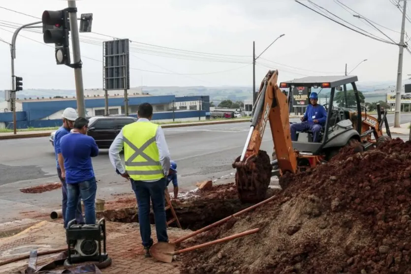 Danos em pontilhão foram causados por problema em tubulação