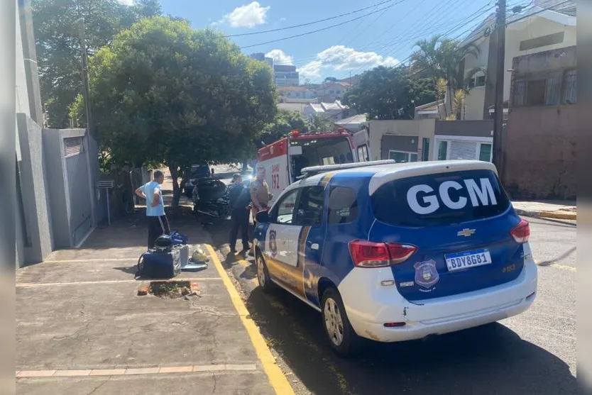 Dois são hospitalizados após colisão entre moto e bicicleta