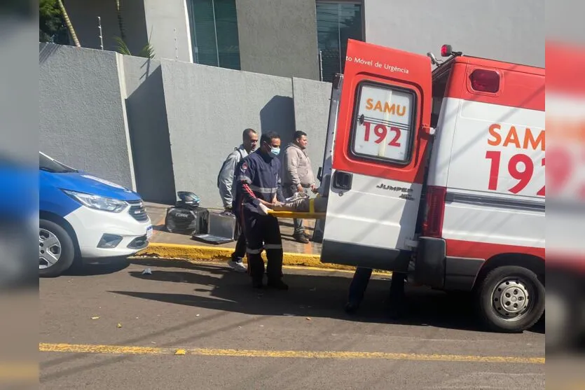 Dois são hospitalizados após colisão entre moto e bicicleta