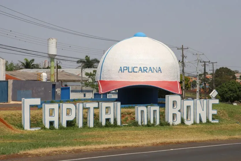  FEITO NO PARANA - Apucarana Capital do Bone.
Conhecida e reconhecida como a capital nacional do boné, a cidade de Apucarana fica no norte do Paraná  concentra de 70% a 80% de toda a produção de bonés no Brasil. A produção de bonés é responsável pela grande parte da geração de empregos diretos e indiretos neste polo.
05/10/2020 - Foto: Geraldo Bubniak/AEN 