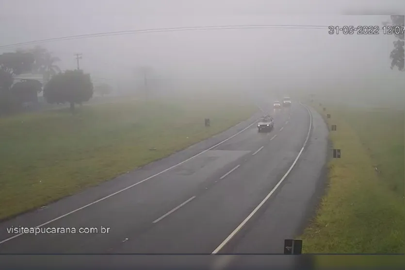 Forte neblina 'esconde' Apucarana nesta terça-feira