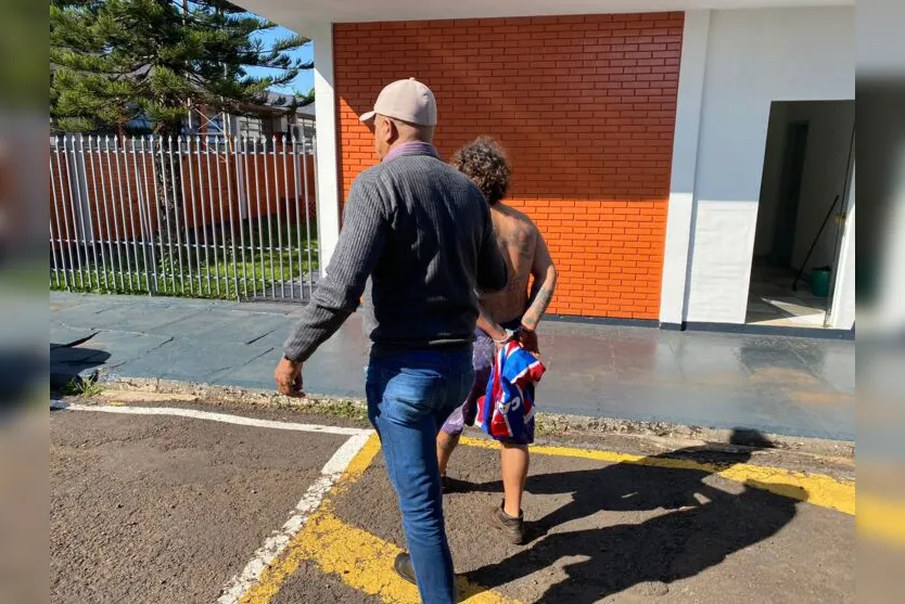 Homem é preso com ferragens furtadas de casa em Apucarana