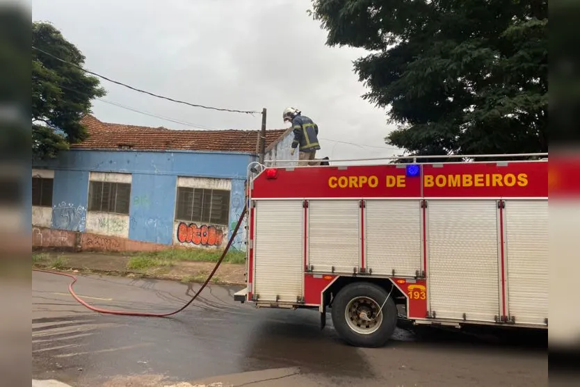 Incêndio é registrado em prédio antigo de Apucarana; veja